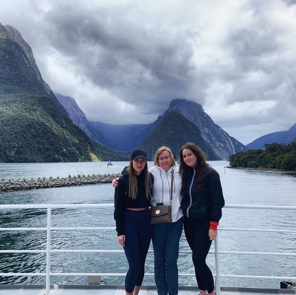 Meet your Posher, Christie - Picture 1 of 1